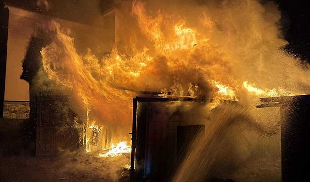 V Olomouckém kraji hořel příbytek bezdomovců, hospodářská budova i štěpka