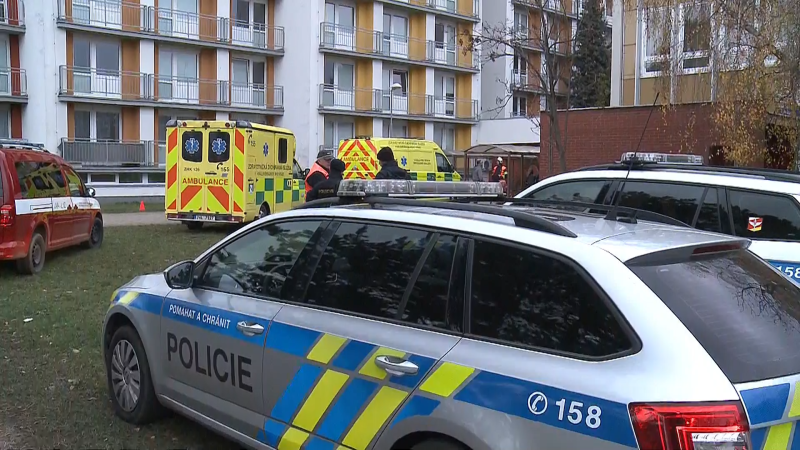 Výbuch ve škole v Hradci způsobil „Faraonův had“. Popáleným pomohl kolemjdoucí