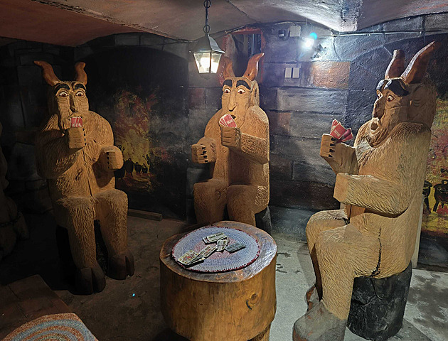 Nebe versus peklo ve dřevě. Řezbářské muzeum pod Sovincem nově ovládají čerti