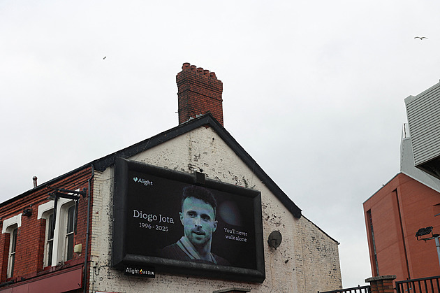 Ostuda. Real uctil památku Joty, jeho bratra si ale spletl s jiným fotbalistou