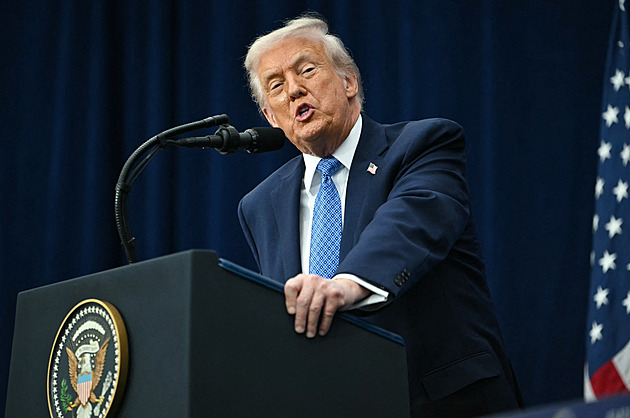 Evropě hrozí totální civilizační rozklad, tvrdí Trump v nové bezpečnostní strategii