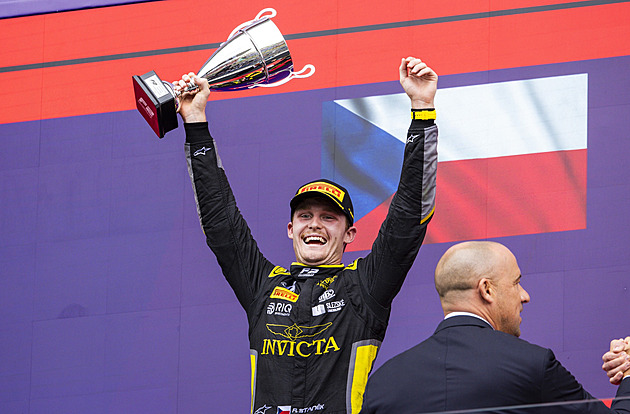 Druhé místo pro Staňka na závěr sezony. V celkovém pořadí formule 2 skončil desátý