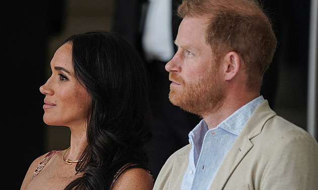 Vévodkyně Meghan napsala odcizenému otci, kterému amputovali nohu